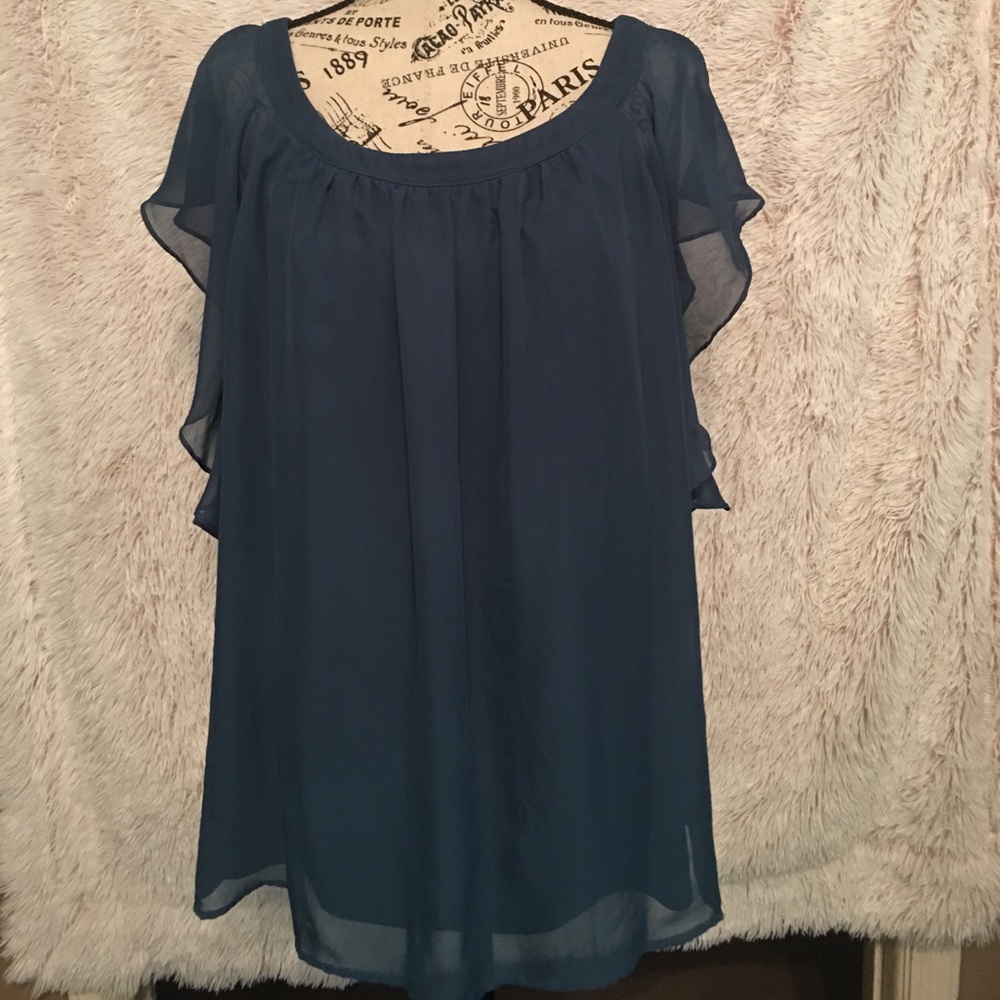 2 women’s tops